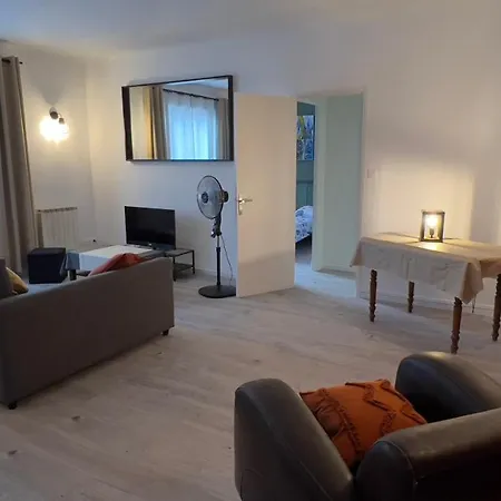 Escale Marseillaise, Grand T2 Calme, Pres Du Vieux Port Pour 2 A 4 Personnes, Nettoyage Rigoureux *